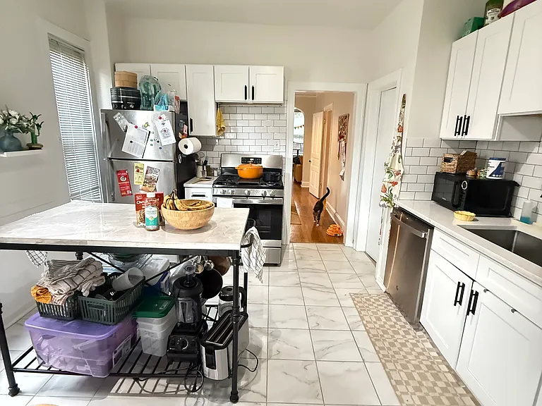 1632 N Claremont Ave #1 — Photo 5