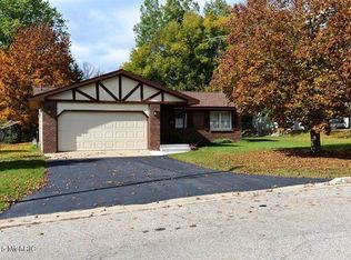 511 N Cherry St, Evart, MI 49631
