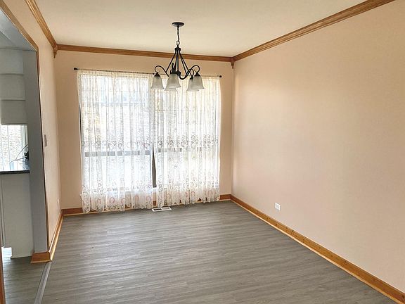 3rd image of 1594 Brookside Dr