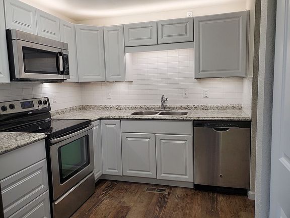4th image of 2774 Phyllis Cir S