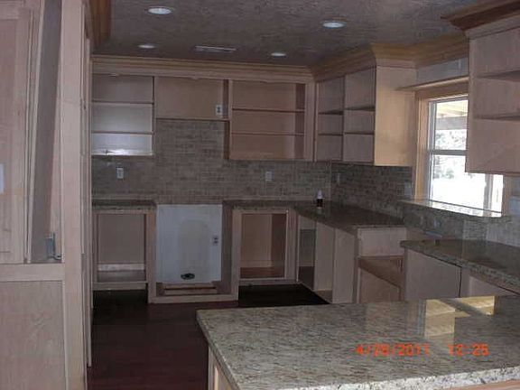 3rd image of 14773 Kimball St