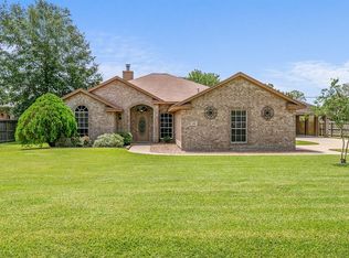 302 Oaks Grande Rd, Mont Belvieu, TX 77523