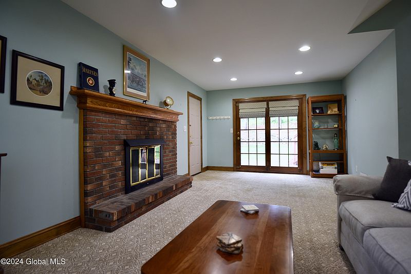 4th image of 5 Cedarcrest Drive
