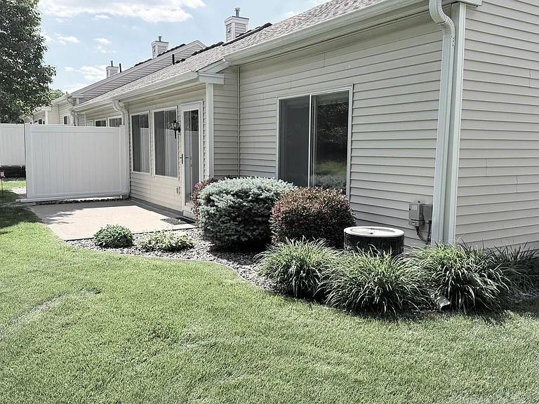 10843 Lexington Dr — Photo 13