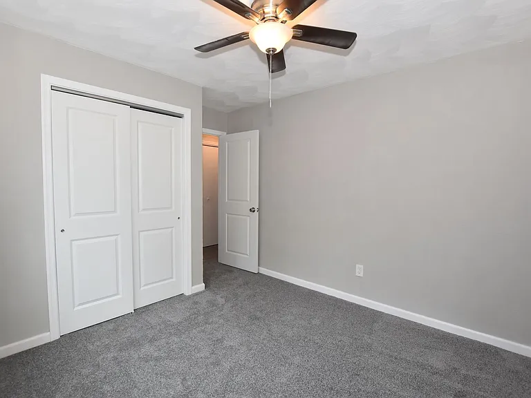 1324 W 38th St — Photo 15