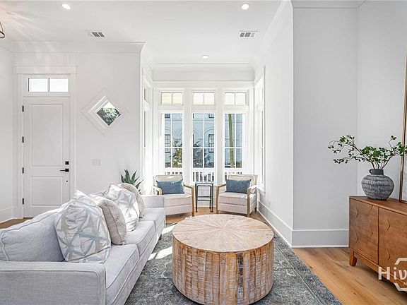 4th image of 304 W 38th Street