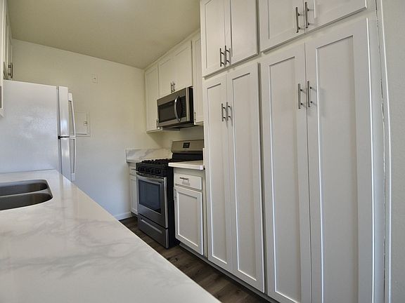 5th image of 15128-44 Burbank Blvd #28-203
