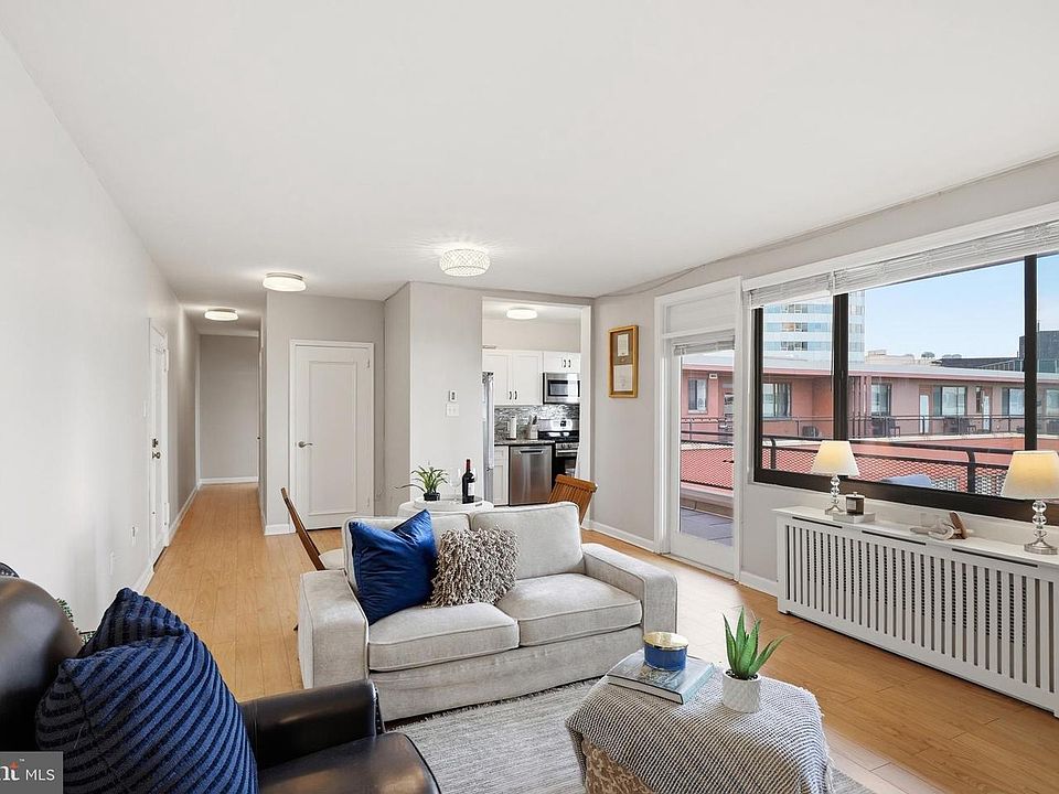 1st image of 1121 Arlington Blvd APT 1004