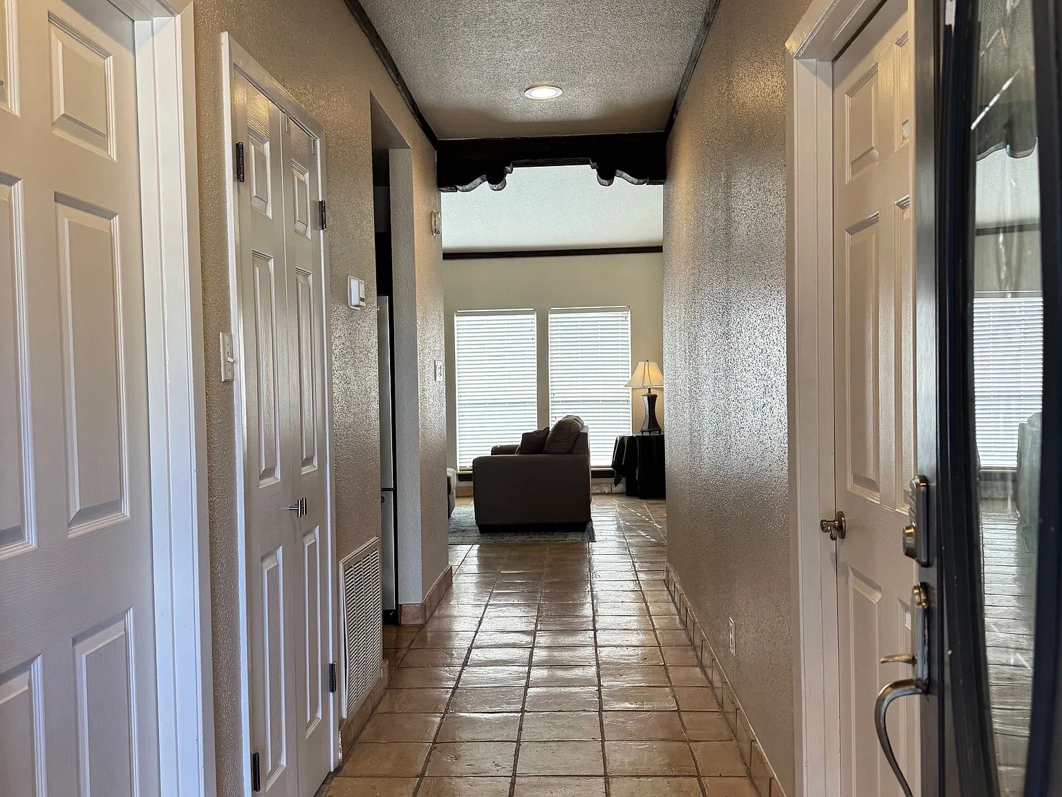 2 bed, 1172 sqft, $2,140 — Photo 3