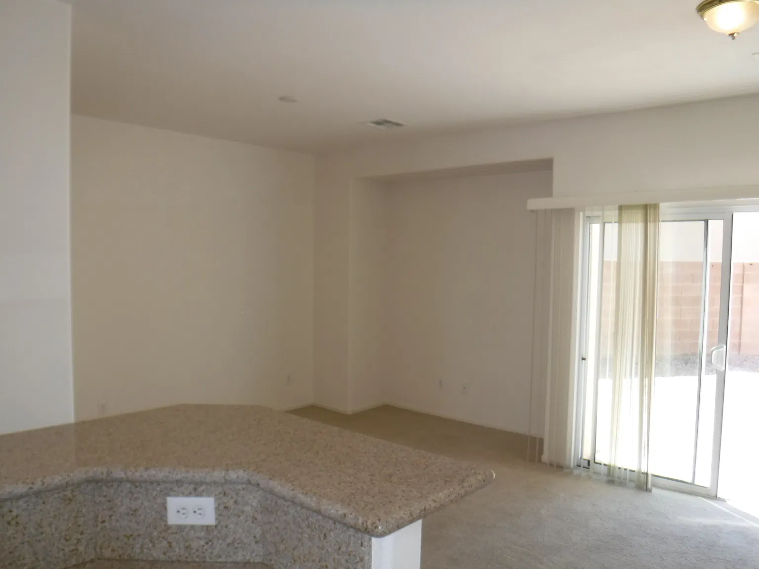 3 bed, 2.5 bath, 1408 sqft, $2,000 — Photo 2