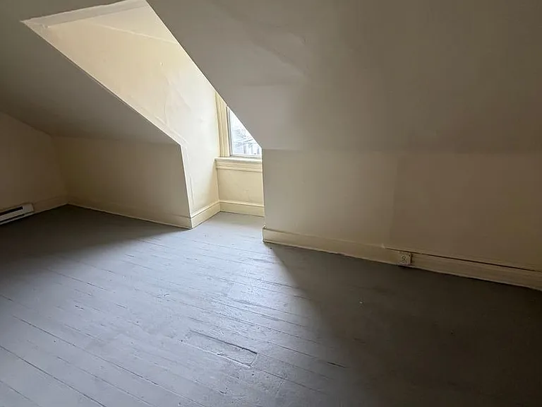 121 Laurel St — Photo 11