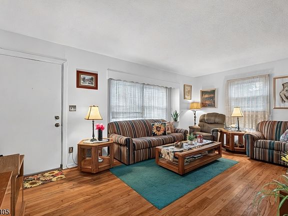3rd image of 1449 Frances Ln