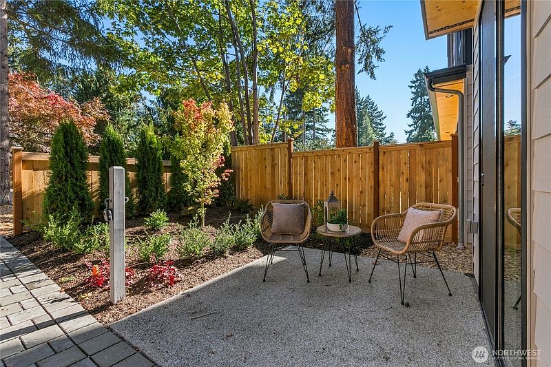 3rd image of 11309 Goodwin Way NE