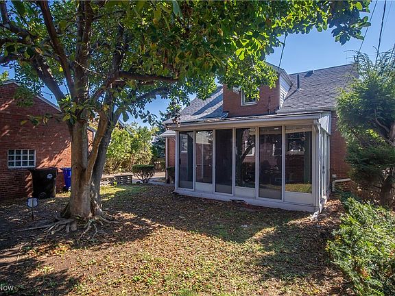 5th image of 1030 Creek View Dr