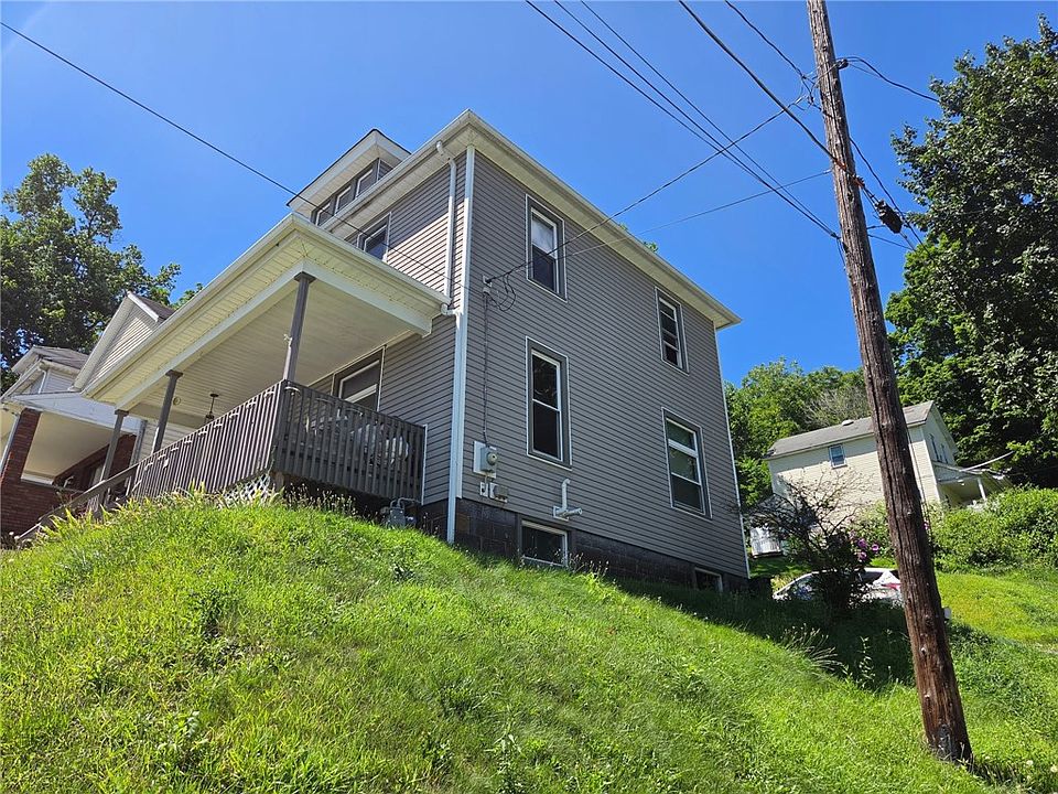 2nd image of 712 6th St