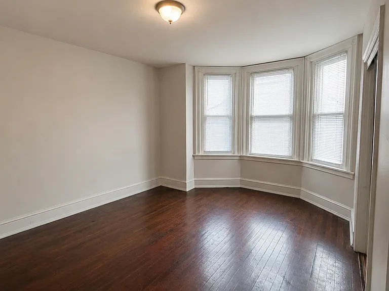 113 N Peach St #2 — Photo 1