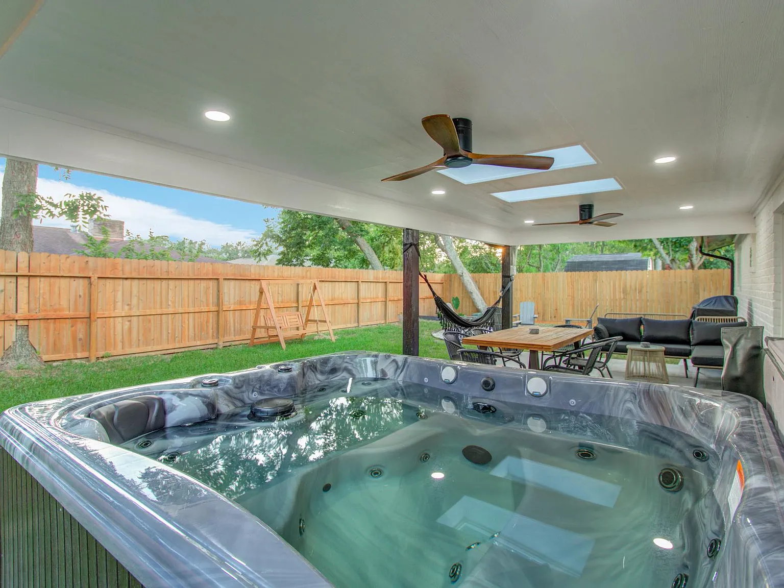 4 bed, 1418 sqft, $8,750 — Photo 3