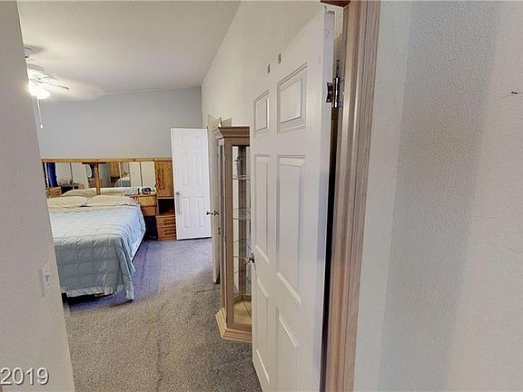 4th image of 1140 S Comstock Cir W