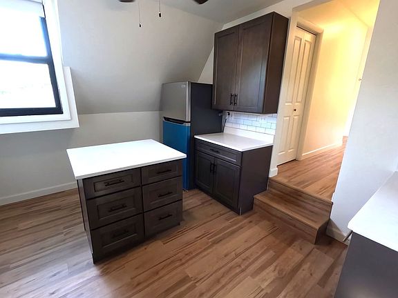 3rd image of 163 N Lombard Ave #Oak