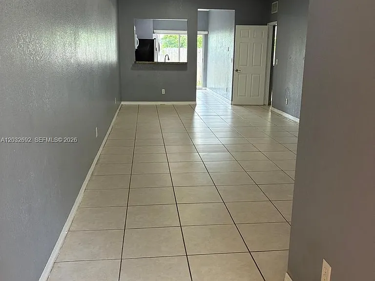 55 SW 14th Ter #55 — Photo 2
