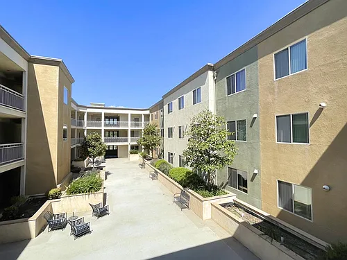 Cosmo Apartments Photo 1