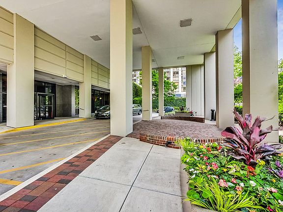 3rd image of 2626 N Lakeview Ave APT 704