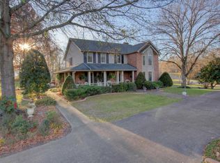 818 Weatherby Dr, Clarksville, TN 37043