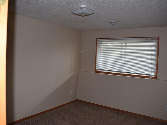 5th image of 957 41st Ave W