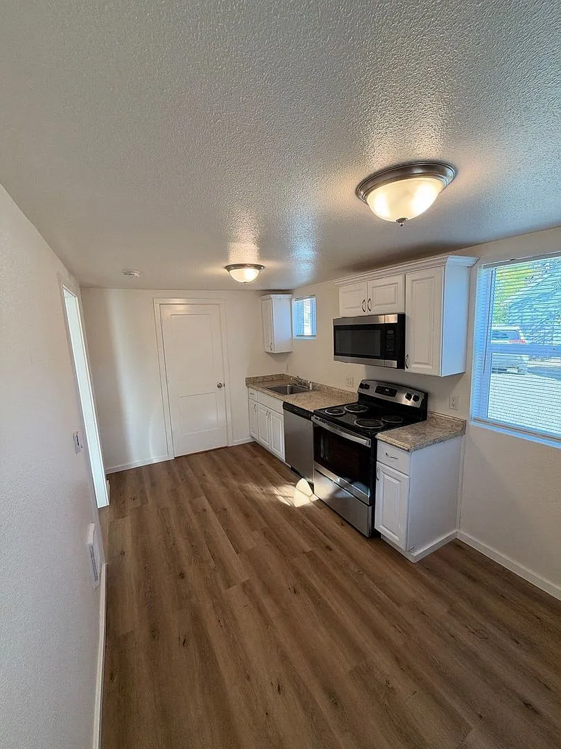 1 bed, 1.0 bath, 360 sqft, $1,095 — Photo 3