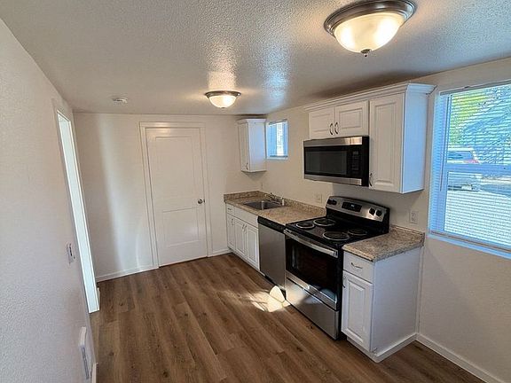 3rd image of 1362 Liberty St NE APT 2