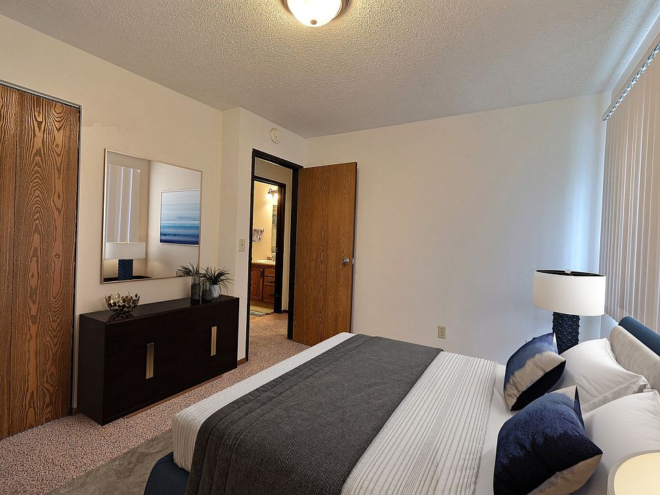 Fargo, ND Pacific South Apartments | Bedroom