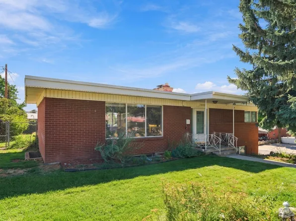 2960 E Lajoya Dr, Holladay, UT 84124