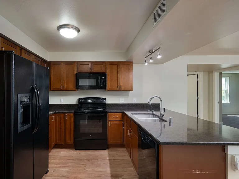 210 S Cottonwood Rd #208 — Photo 3