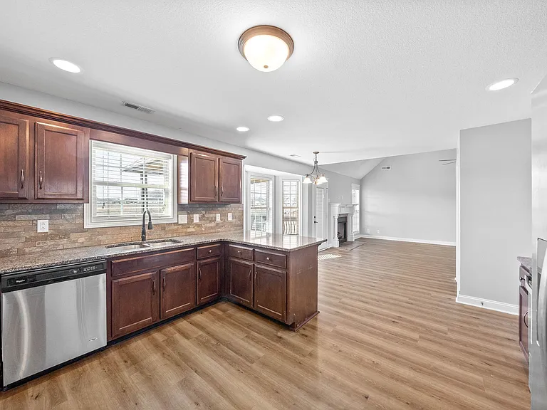 1320 Canyon Pl — Photo 15