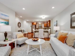 1027 NE 123rd St APT B, Seattle, WA 98125