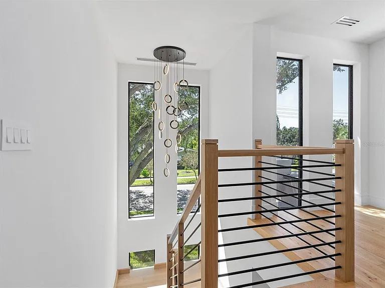 2467 Hyde Park St — Photo 18