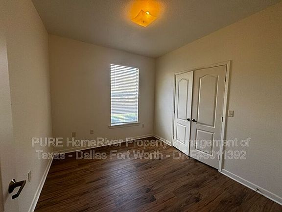 3rd image of 400 Glade Rd #402