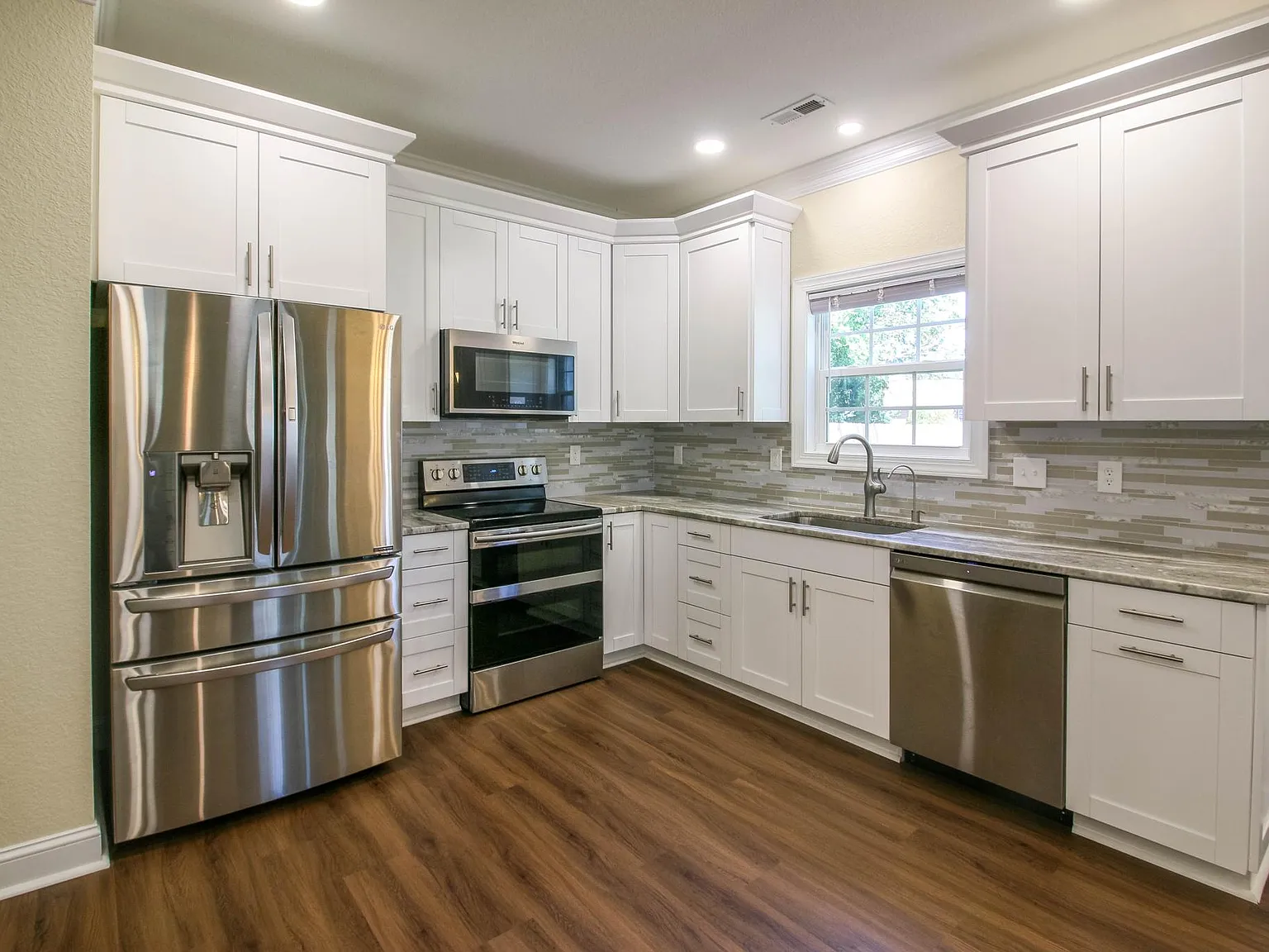 4 bed, 2.5 bath, 2196 sqft, $3,350 — Photo 3