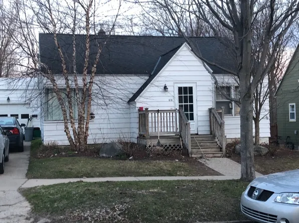 616 Elizabeth St, Petoskey, MI 49770