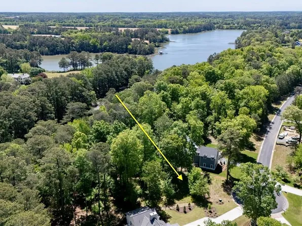 71 Creekside Ln, Cape Charles, VA 23310