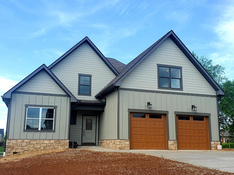 1st image of 2110 Leah Ln