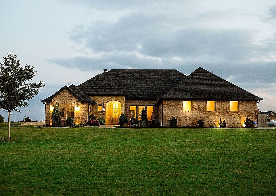 Beautiful 1 Acre Lot 