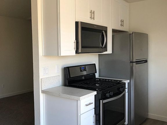 5th image of 4144 Illinois St