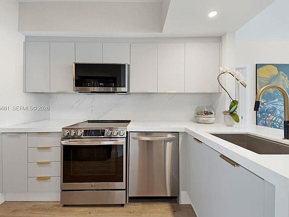 5th image of 335 Biscayne Blvd #3012