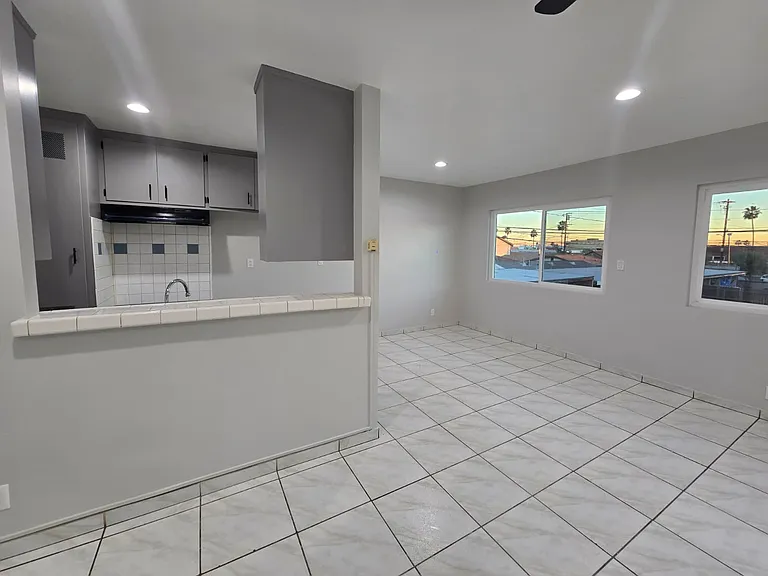 736 S Eastmont Ave #7 — Photo 7