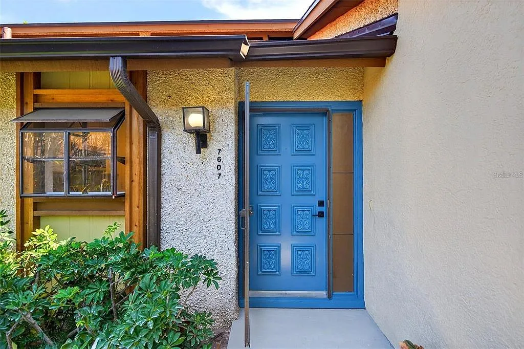 2 bed, 2.0 bath, 1249 sqft, $2,300 — Photo 2