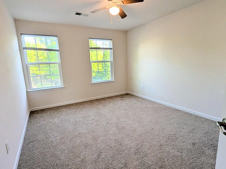 1309 Madison Ln — Photo 17