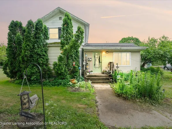 215 W Fulton Ave, Pompeii, MI 48874