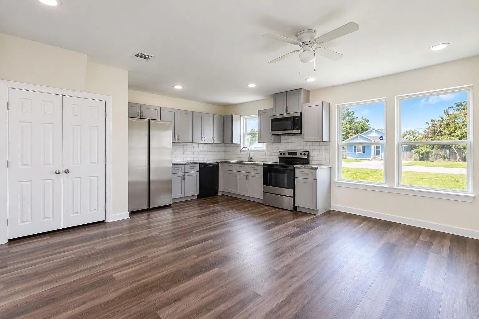 3 bed, 2.0 bath, 2320 sqft, $1,650 — Photo 1