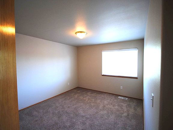 5th image of 2033 18th Street Pl SE